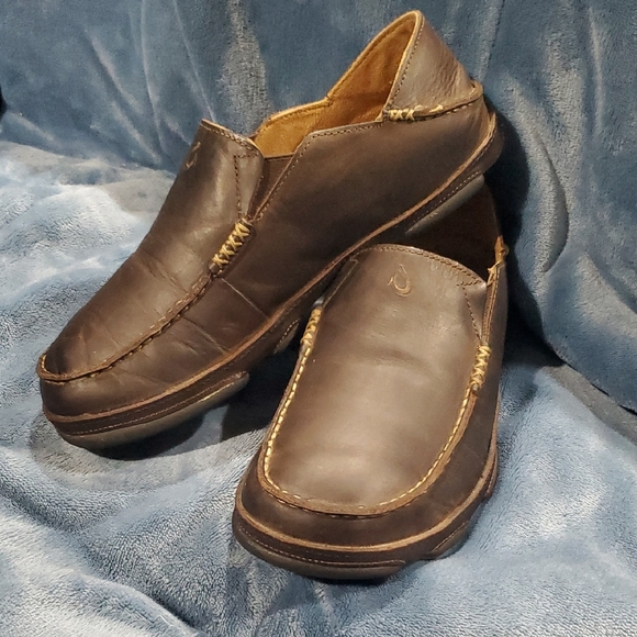 OluKai Moloa Brown Slip-On Leather Loafers with Moccasin Design - Picture 1 of 9